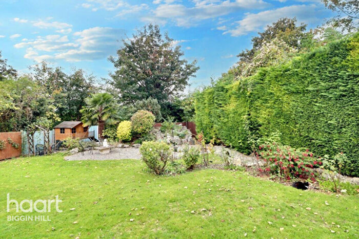 4 Bedroom Detached House For Sale In Leaves Green Road, Keston, BR2