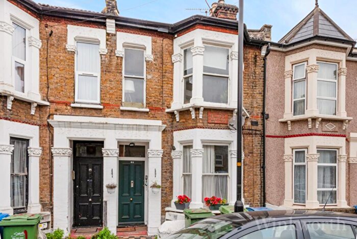 1 Bedroom Apartment To Rent In Dayton Grove, London, SE15