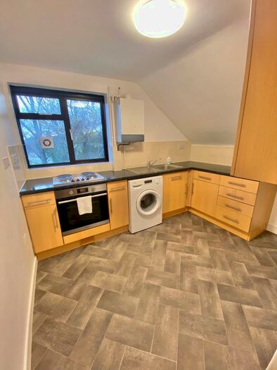2 Bedroom Flat To Rent In Claremont Road, Staines, TW18