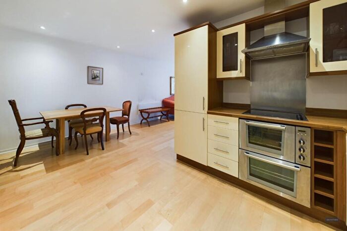 2 Bedroom Apartment For Sale In Sirocco, Channel Way, Southampton, SO14