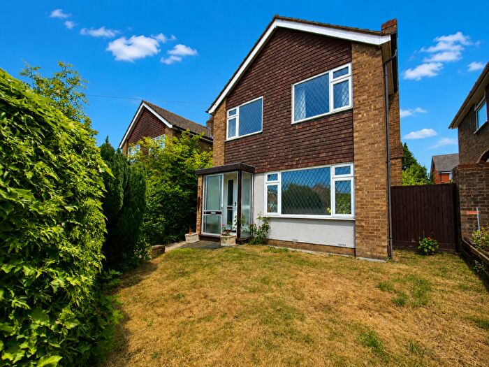 3 Bedroom Detached House For Sale In High Street, Luton, Bedfordshire, LU4