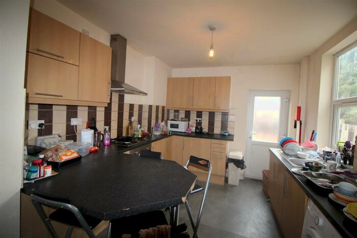 5 Bedroom Semi-Detached House To Rent In **&#;pppw** Lenton Boulevard, Lenton, NG7