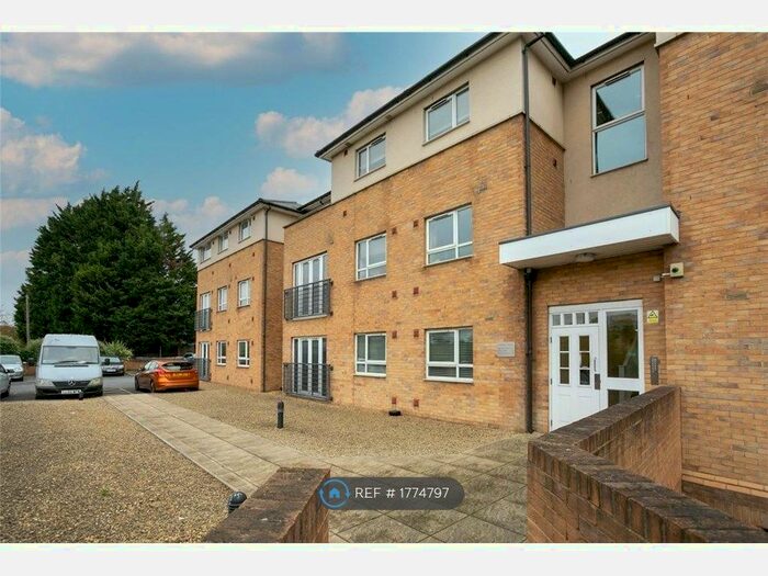 3 Bedroom Flat To Rent In Bricket Wood, Bricket Wood, St. Albans, AL2