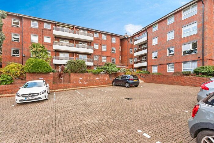2 Bedroom Property For Sale In Finchley Road, London, NW11