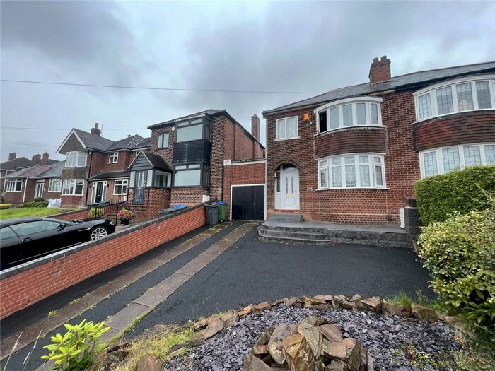 3 Bedroom Semi-Detached House To Rent In New Birmingham Road, Tividale, Oldbury, West Midlands, B69