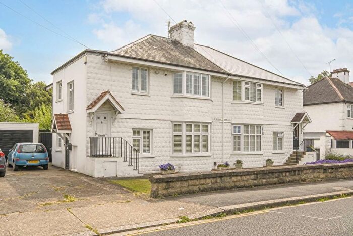 3 Bedroom Maisonette For Sale In Harvard Road, Isleworth, TW7