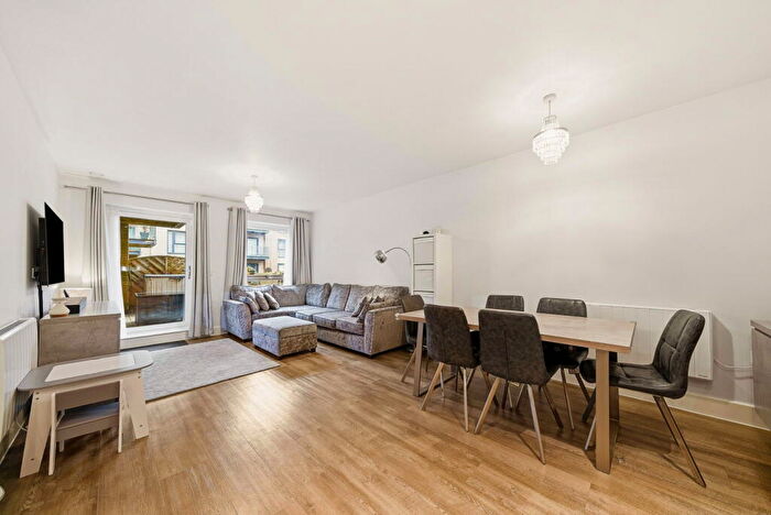 2 Bedroom Apartment For Sale In Blackwell House, The Embankment, Nash Mills Wharf, HP3