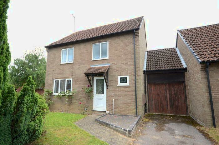 4 Bedroom Link Detached House To Rent In Cannock Way, Lower Earley, RG6
