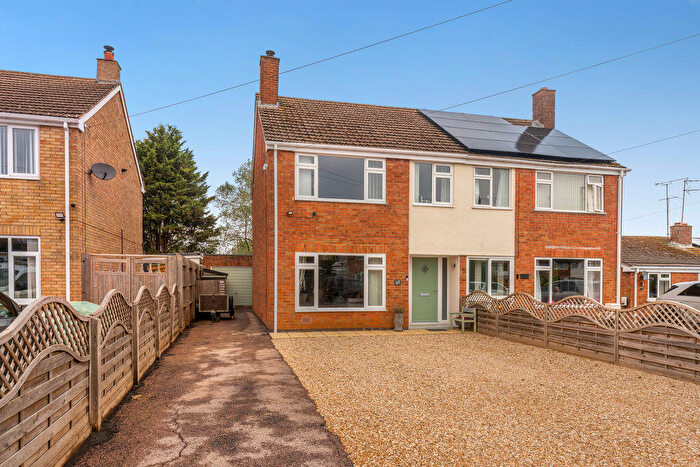 3 Bedroom Semi-Detached House For Sale In Stanwell Lea, Middleton Cheney, OX17
