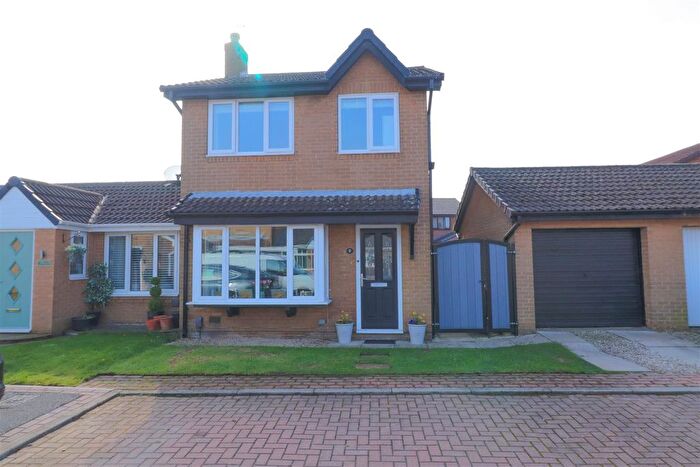 3 Bedroom Semi Detached House For Sale In Meadow Brook Chase, Normanton, WF6