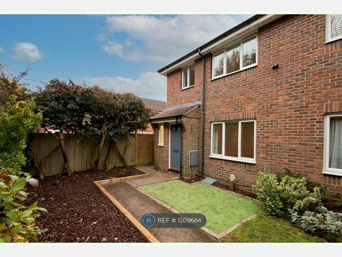 3 Bedroom End Of Terrace House To Rent In Follis Gardens, Fishbourne, Chichester PO19