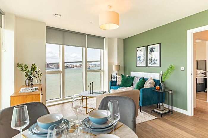 1 Bedroom Apartment To Rent In Centenary Plaza, Southampton, Hampshire, SO19