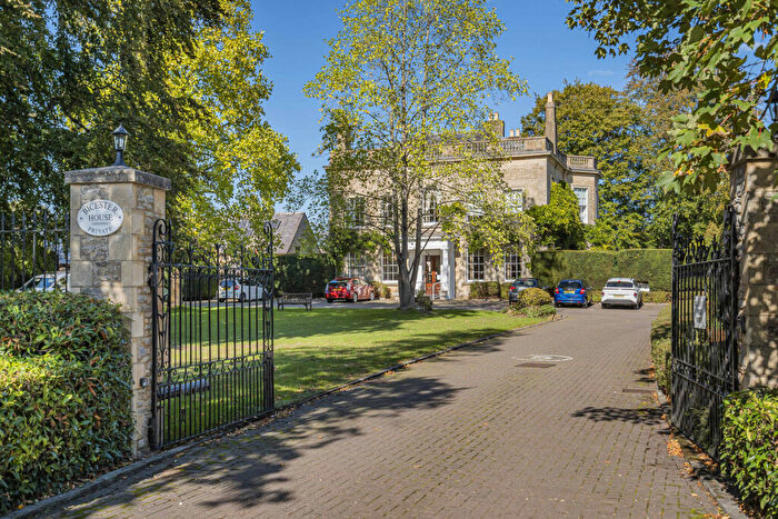 2 Bedroom Apartment For Sale In Kings End, Bicester, OX26