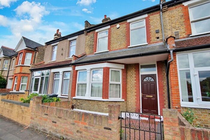 3 Bedroom Terraced House For Sale In Livingstone Road, Hounslow, TW3