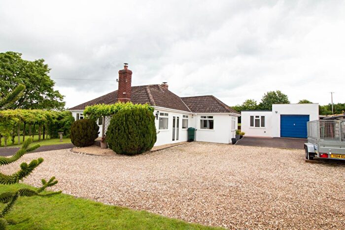 3 Bedroom Detached Bungalow For Sale In Mead Lane, Wanstrow, BA4