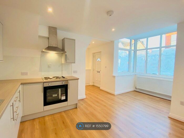 1 Bedroom Flat To Rent In Ferndale Road, Waterloo, Liverpool, L22