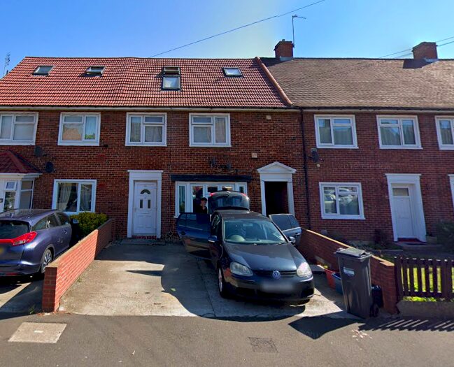 2 Bedroom Flat To Rent In Hounslow, Middlesex, TW4