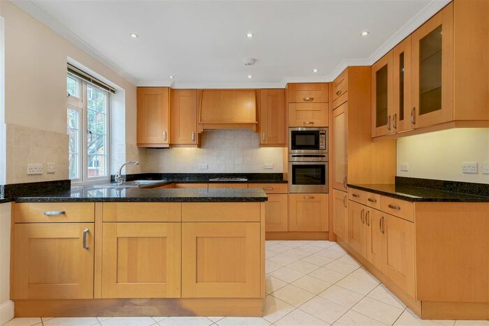 4 Bedroom Town House To Rent In Elizabeth Close, London, W9