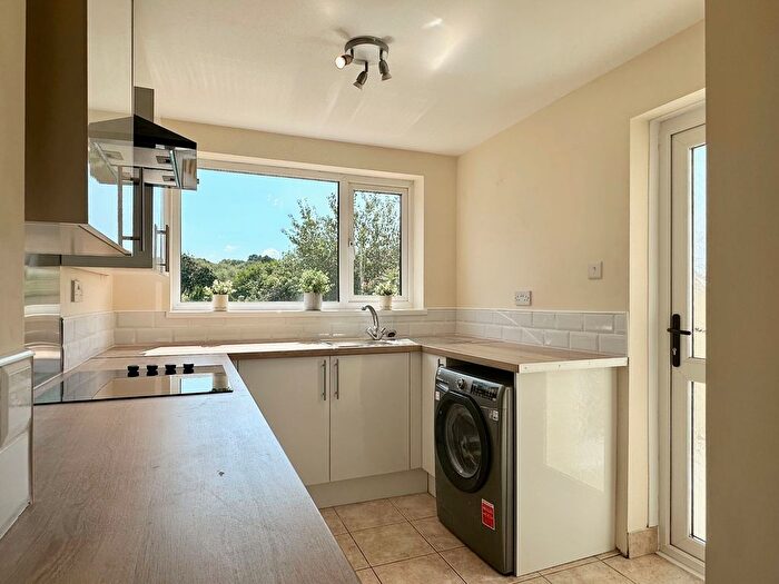 3 Bedroom Semi-Detached House To Rent In Ael-Y-Bryn Road, Fforestfach, SA5