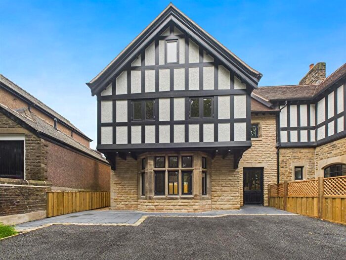 4 Bedroom Town House For Sale In Temple Road, Buxton, SK17