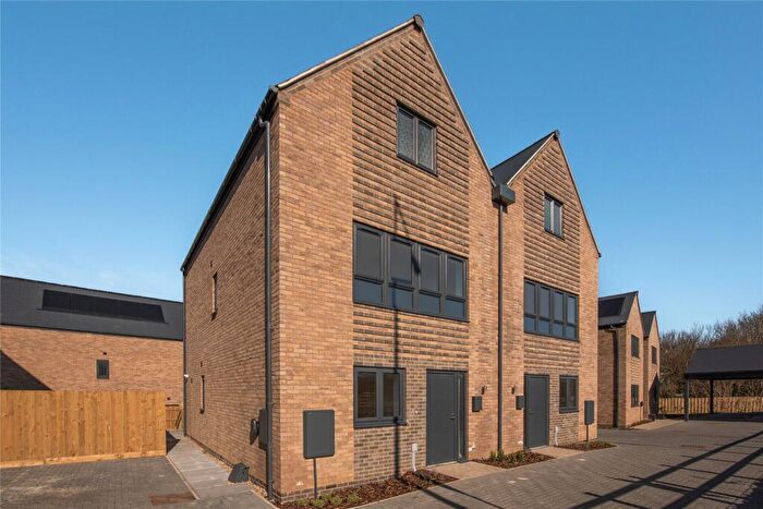 4 Bedroom Semi-Detached House For Sale In Black Horse Lodge, Oakridge Park, Milton Keynes, Buckinghamshire, MK14