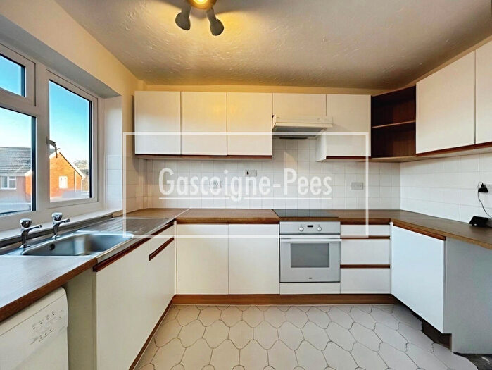 2 Bedroom Maisonette To Rent In West End Road, Mortimer, Berkshire, RG7