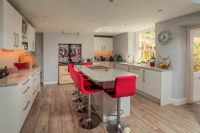 5 Bedroom Flat To Rent In College Crescent, London, NW3