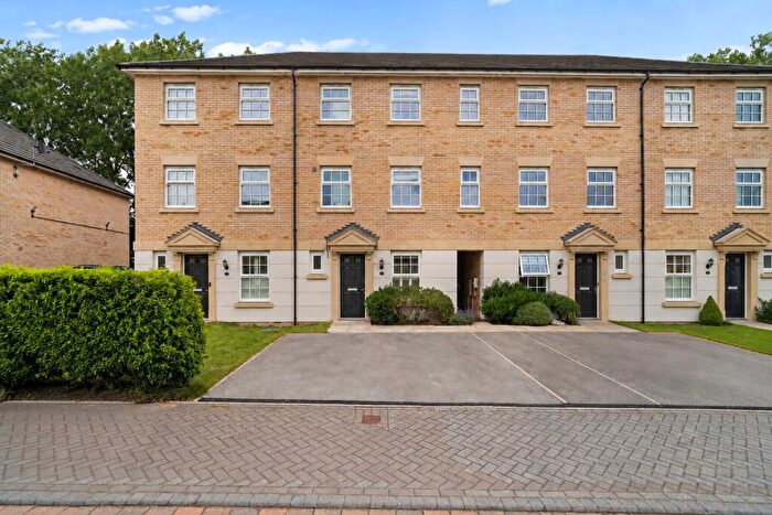 3 Bedroom Town House For Sale In Conisbrough Grove, Garforth, Leeds, LS25