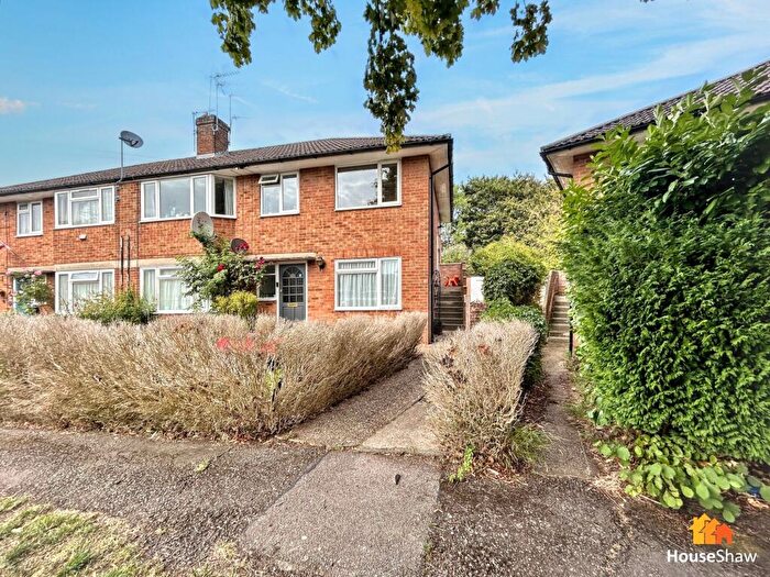 2 Bedroom Maisonette For Sale In Mount Nugent, Chesham, HP5