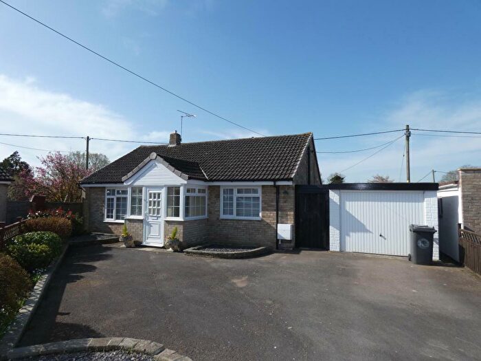 2 Bedroom Bungalow To Rent In Burswin Road, Carterton, Oxon, OX18