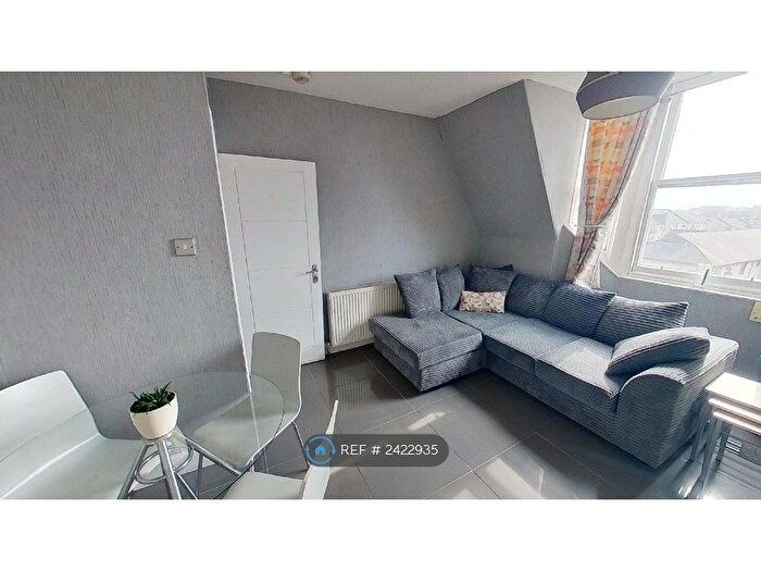 3 Bedroom Flat To Rent In Constitution Street, Edinburgh, EH6