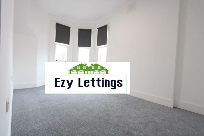 4 Bedroom Flat To Rent In Nightingale Lane, London, SW12