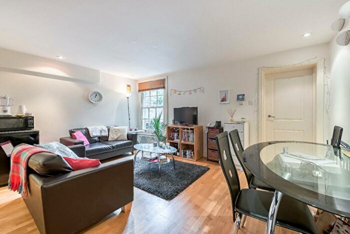 3 Bedroom Flat To Rent In Kennington Road, SE11