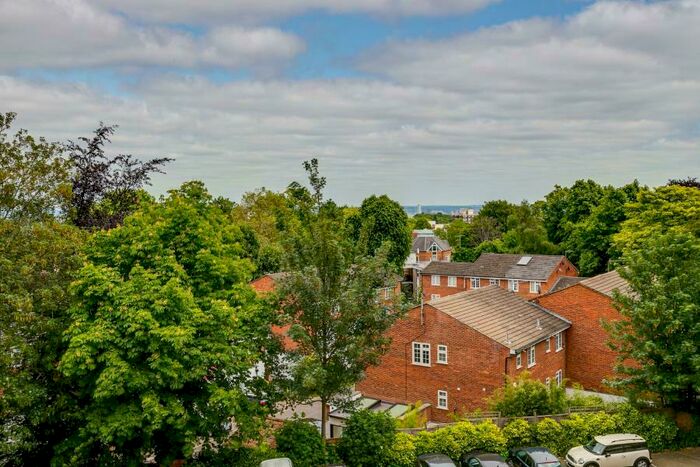 2 Bedroom Apartment To Rent In Northwood Hall, N6