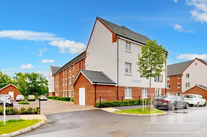 2 Bedroom Apartment To Rent In Cornwell Avenue, Crawley, RH10