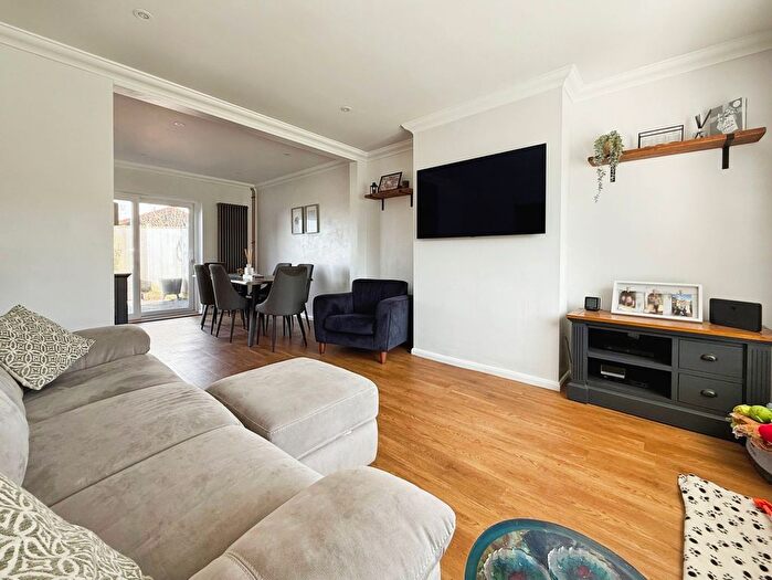 3 Bedroom Semi-Detached House For Sale In Richland Close, Hastings, TN35