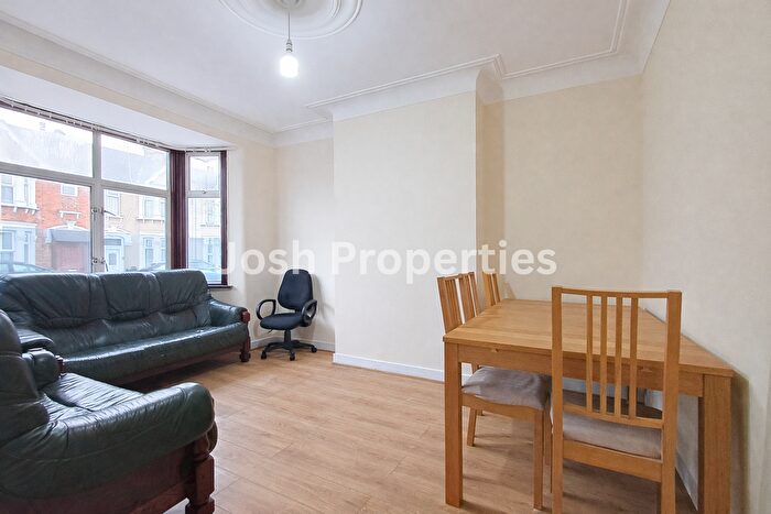 3 Bedroom Terraced House To Rent In Hickling Road, Ilford, IG1