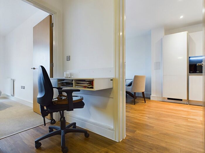 1 Bedroom Flat For Sale In Boleyn Road, London, N16