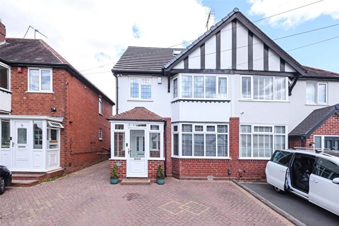 4 Bedroom Semi-Detached House For Sale In Wendron Grove, Birmingham, West Midlands, B14