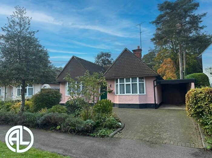 2 Bedroom Detached Bungalow For Sale In Field Lane, Letchworth Garden City, SG6