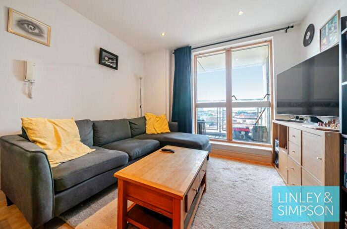 1 Bedroom Flat For Sale In Cromwell Court, Leeds, LS10