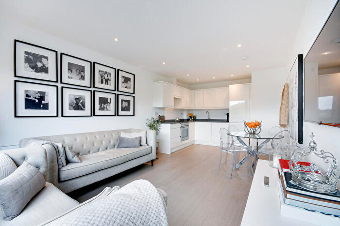 1 Bedroom Flat To Rent In Regent House, Hubert Road, Brentwood, Essex, CM14
