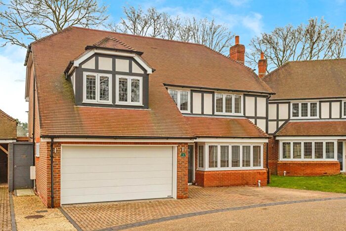 4 Bedroom Detached House For Sale In The Squires, Burgess Hill, RH15