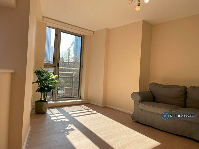 2 Bedroom Flat To Rent In City Heights, Birmingham, B4