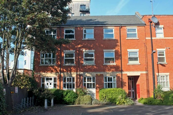 2 Bedroom Flat To Rent In Barkham Mews, Queens Road, Reading, Berkshire, RG1
