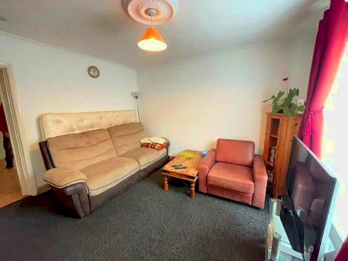 3 Bedroom End Of Terrace House To Rent In Spearing Road, High Wycombe, HP12