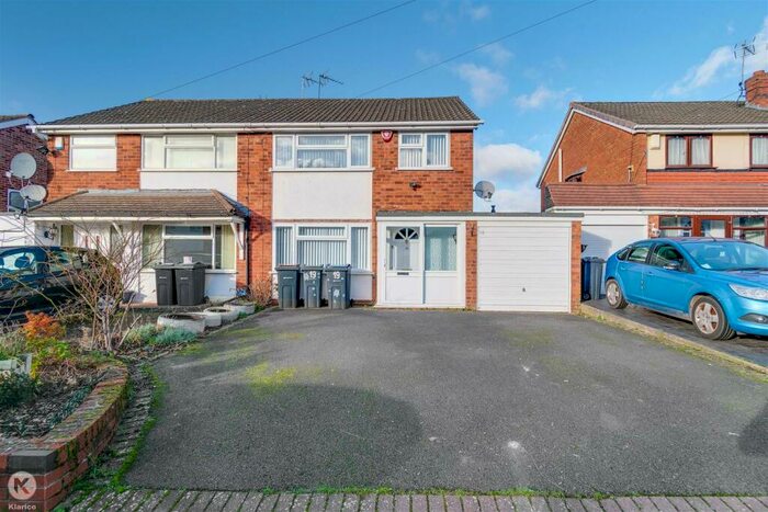 3 Bedroom Semi-Detached House To Rent In Hough Road, Kings Heath, B14