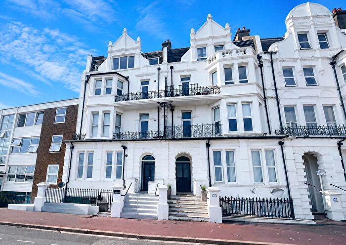 2 Bedroom Flat For Sale In West Parade, Bexhill, TN39