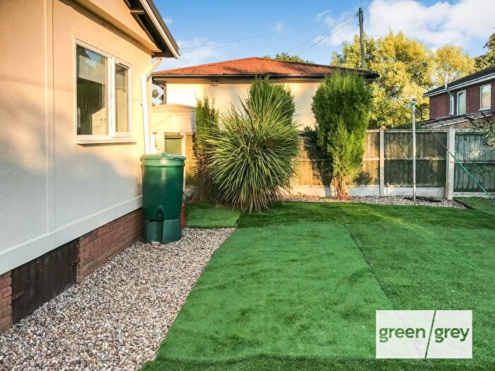 2 Bedroom Mobile/park Home For Sale In Eaves Green Park, Showell Lane, Meriden, CV7