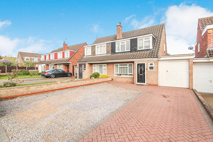 3 Bedroom Semi Detached House For Sale In Cheviot Close, Bedford, MK41